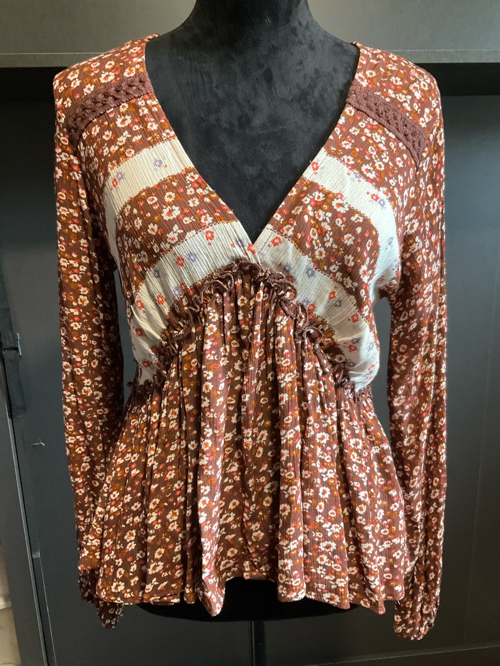 Belle du jour M brown peplum top with floral print